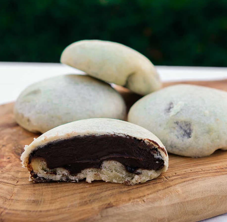 Izmir bombasi chocolate-filled Turkish cookie