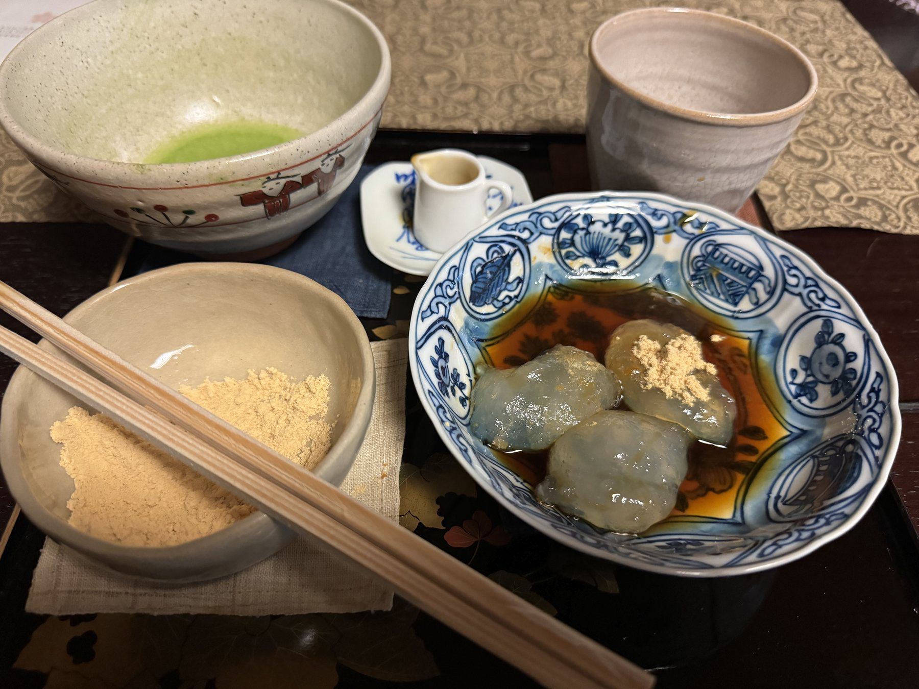 Kuzu mochi served with kinako and syrup